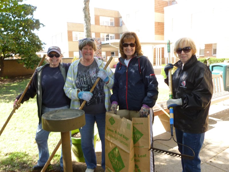 VA Garden April 2013 053